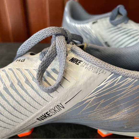 NIKE Soccer Cleats Phantom Venom Size 1Y (Youth/Junior) - Picture 7 of 16